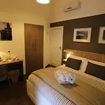 Mava Oda ve Kahvaltı 4*